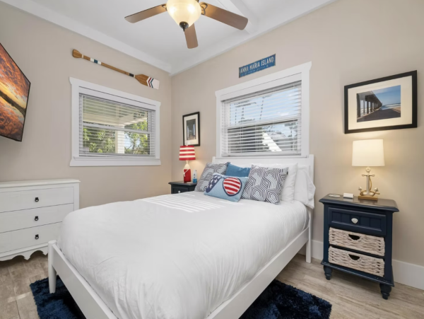 Four Bedroom Vacation Home in Holmes Beach Close to Beach